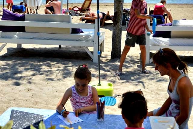 Pura Vida Beach Restaurant, un restaurante en Ibiza con actividades para los niños España