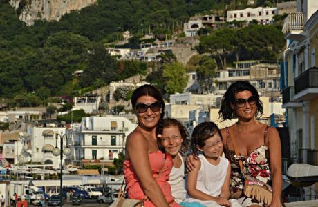 Unas vacaciones familiares en la Isla de Capri. Italia. Italia