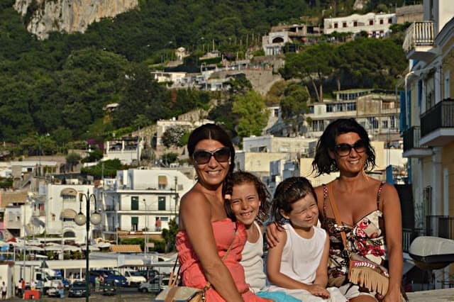Unas vacaciones familiares en la Isla de Capri. Italia. Capri