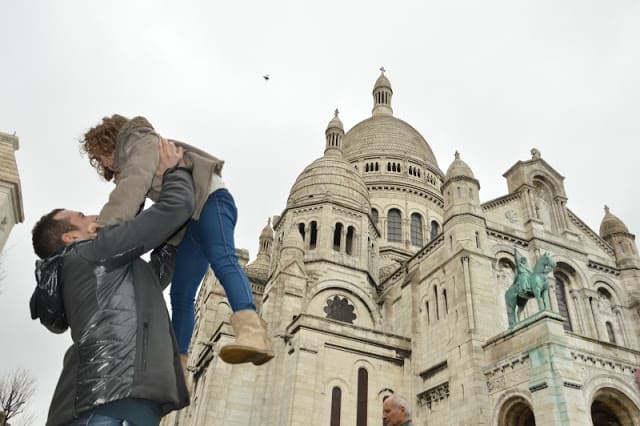 Una Gincana de diversión por Montmartre, París. Francia