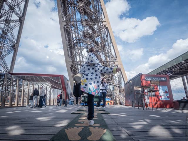 Viajar a La Torre Eiffel de los niños. Francia