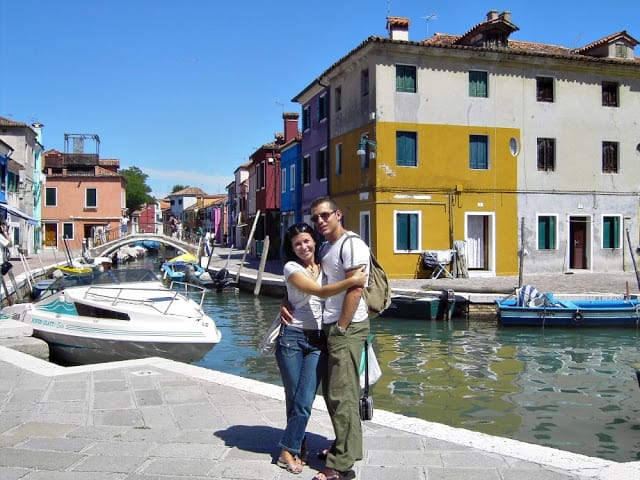 Disfruta del color viajando a la isla de Burano en Venecia. Burano