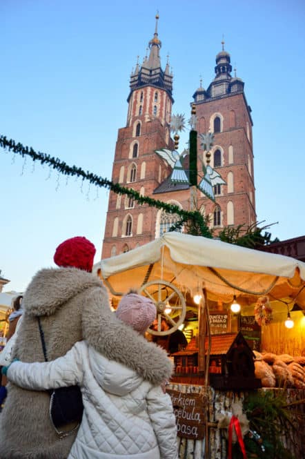 Mercado-de-Navidad-de-Cracovia-con-niños-Polonia