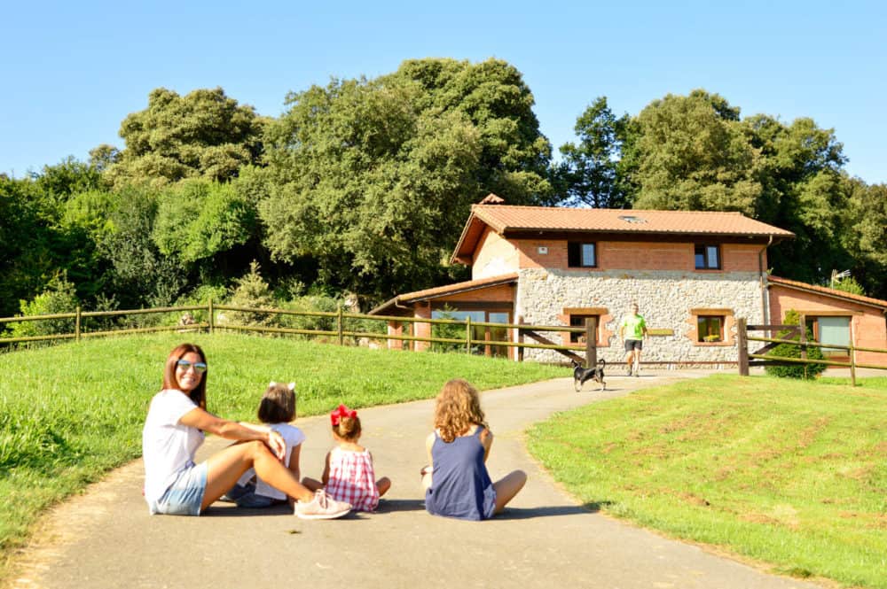 Planes-con-niños-Cantabria-Arándanos-Valle-de-Machucón-granjas-con-niños
