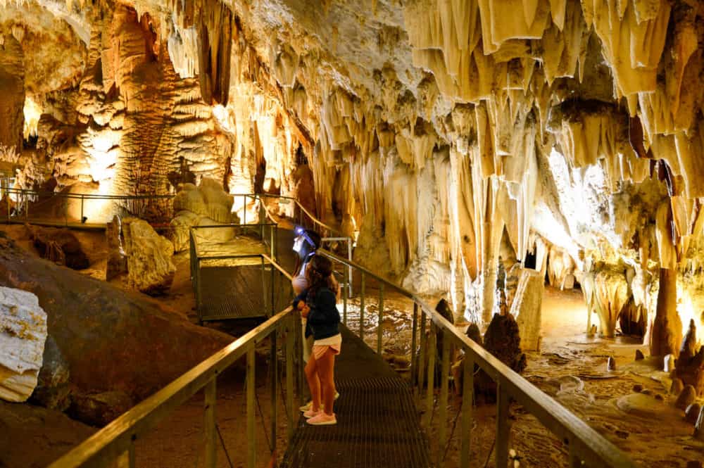 Cuevas-de-Pozalagua-viajar-con-niños-bizkaia-basquemountains