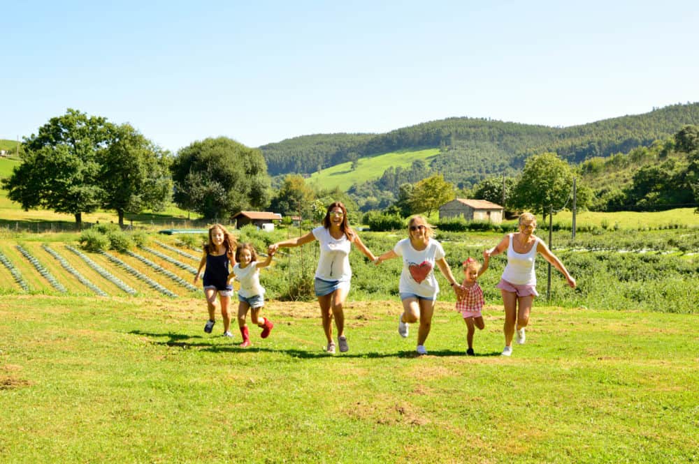 Planes-con-niños-Cantabria-Arándanos-Valle-de-Machucón-granjas-con-niños