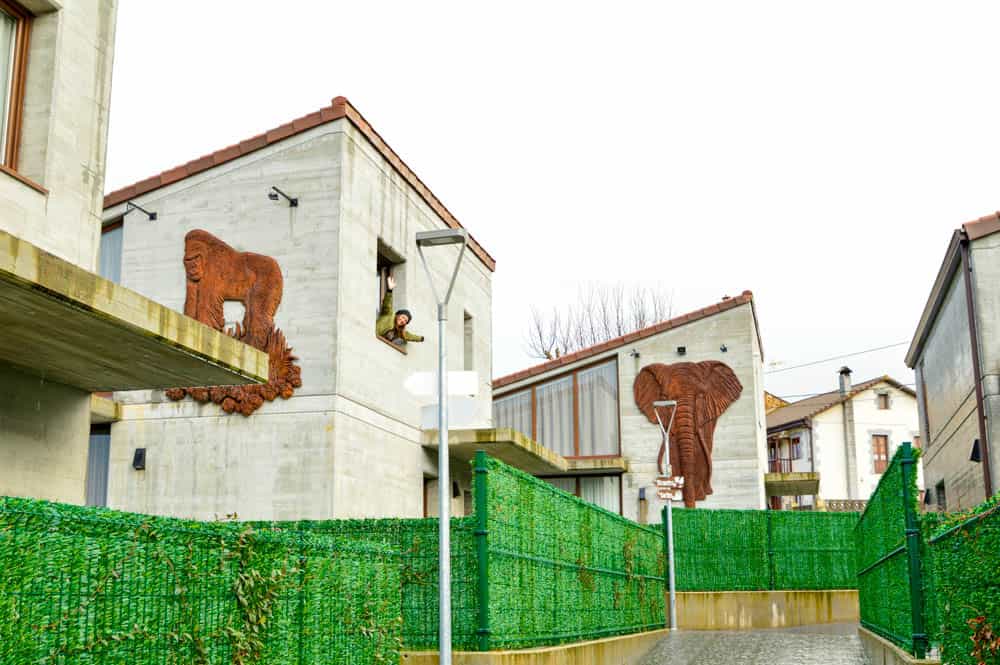 Porqué elegir Cabañas la Senda de los Elefantes en Cabárceno. Cantabria