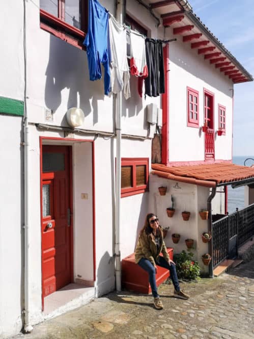 Casitas en el pueblo de Tazones en Asturias