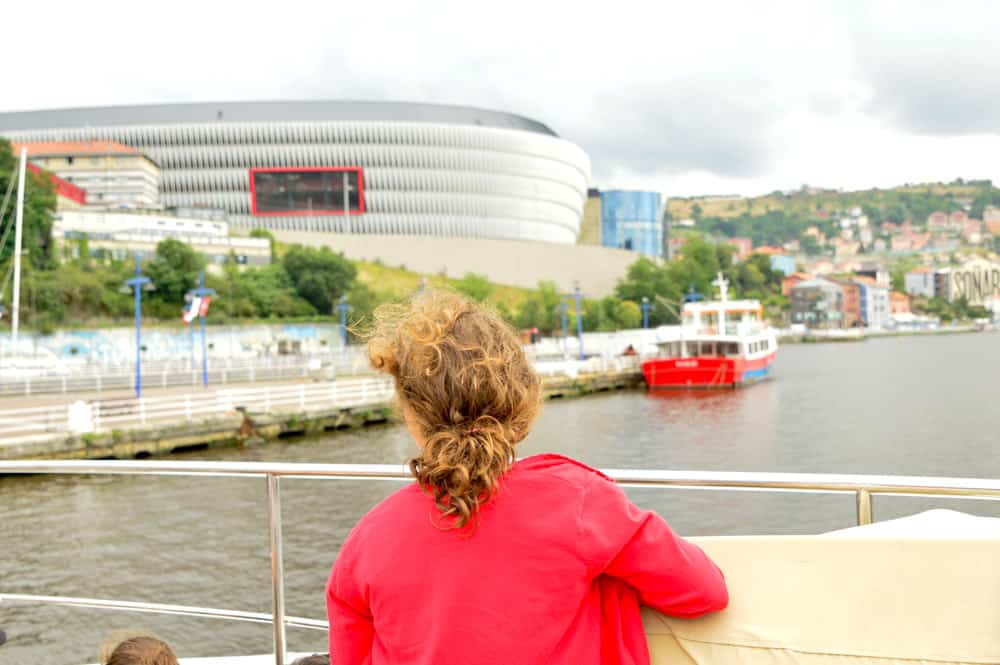 Viajandoconmammi-Viajar-con-niños-Vacaciones-familia-planes-con-niños-Bilbao-Bizkaia-Biolboats-excursiones-barco-por-ría-nervión-Bilbao