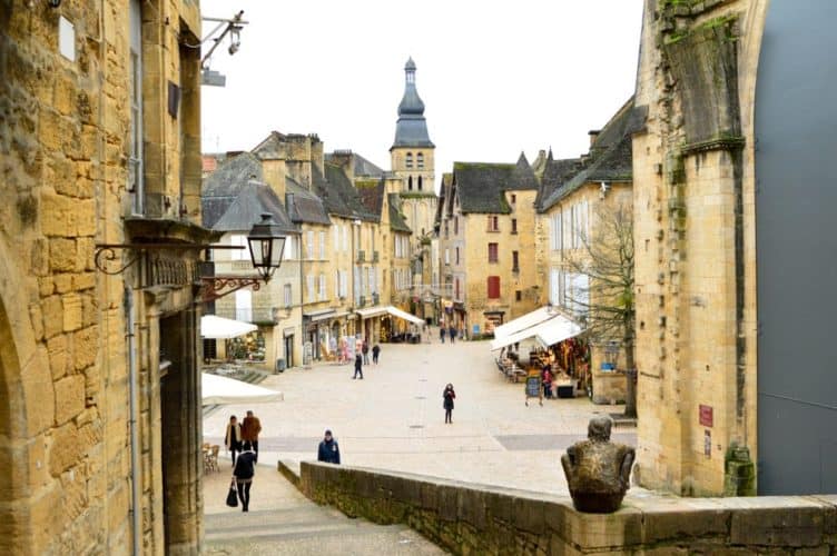 Viajandoconmami-planes-en-familia-viajar-con-niños-travel- Sarlat-le-Caneda-sur-Francia