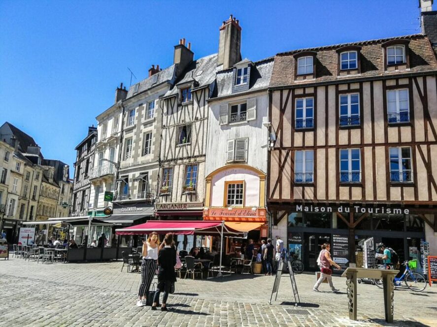 5 bonitas calles de Poitiers que no te puedes perder Francia